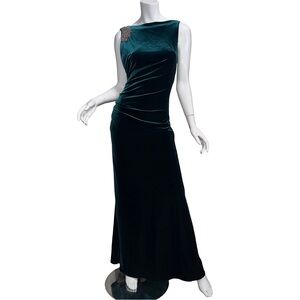 💖 Rickie Freeman for Teri Jon Sleeveless Green Velvet Gown